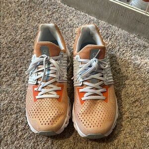 On Cloud Running Cloudswift Orange sneakers women’s 8.5